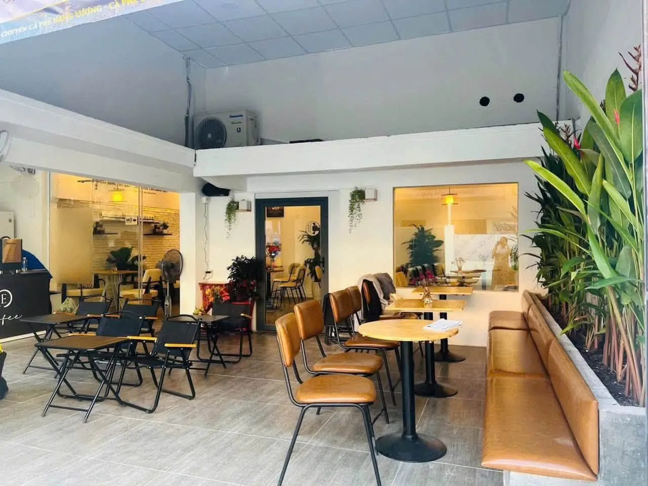 SANG GẤP QUÁN CAFE DIỆN TÍCH LỚN 10X10M CHỢ PHƯỚC BÌNH, Q9 – SÁT TRƯỜNG CAO ĐẲNG, GIÁ THUÊ 10TR