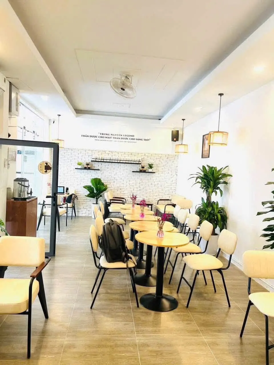 SANG GẤP QUÁN CAFE DIỆN TÍCH LỚN 10X10M CHỢ PHƯỚC BÌNH, Q9 – SÁT TRƯỜNG CAO ĐẲNG, GIÁ THUÊ 10TR - Ảnh 2