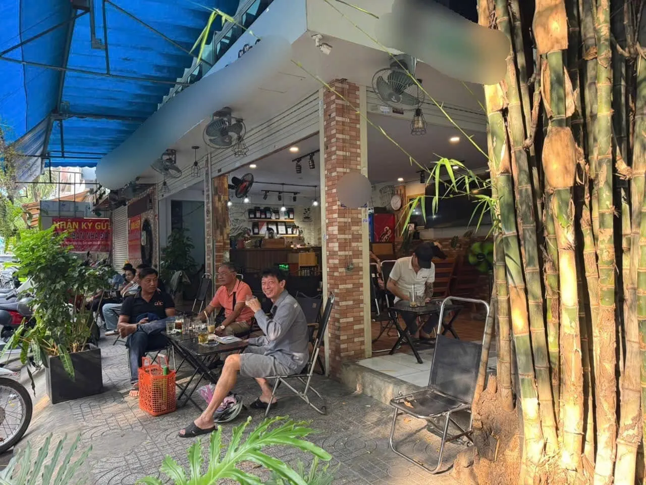 SANG GẤP QUÁN CAFE LÔ GÓC 2 MẶT TIỀN KHU BÀU CÁT, TÂN BÌNH – CHỈ 200 TRIỆU, DOANH THU ỔN ĐỊNH