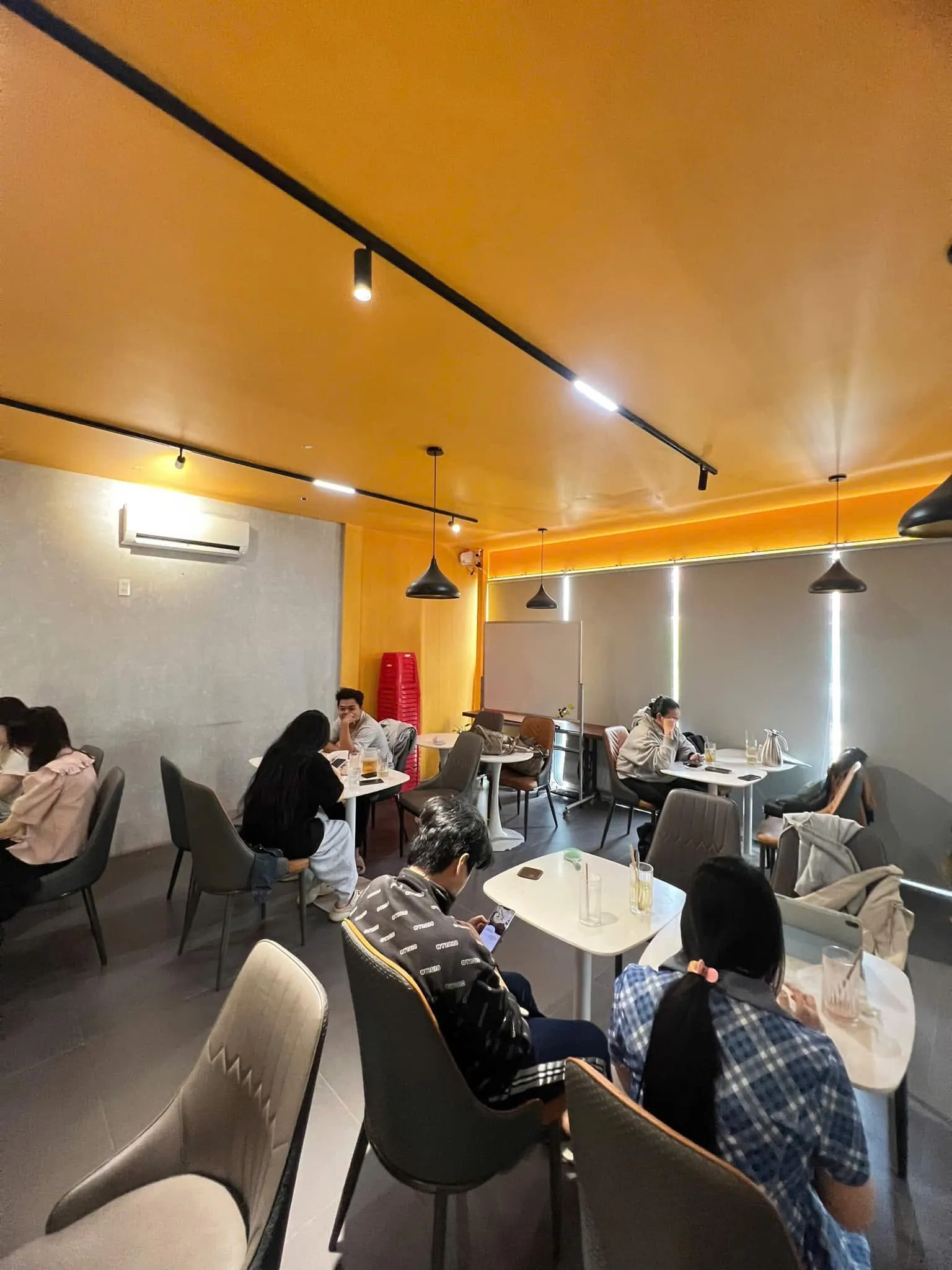 SANG GẤP QUÁN CAFE LÔ GÓC 2 MẶT TIỀN – NGAY KHU VĂN PHÒNG SẦM UẤT BẬC NHẤT QUẬN TÂN BÌNH - Ảnh 2