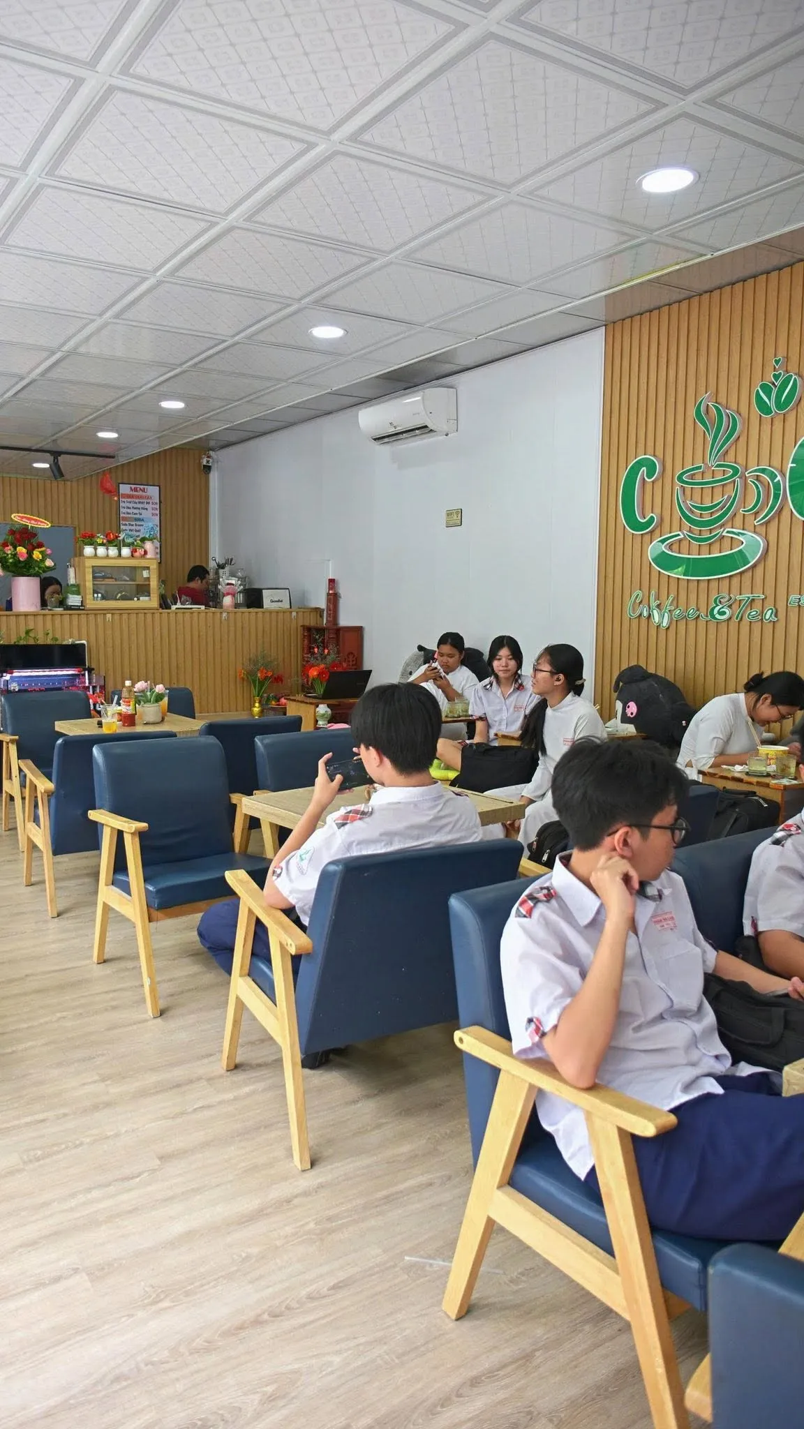 SANG GẤP QUÁN CAFE MẶT TIỀN 18M SÁT TRƯỜNG CẤP 3 PHẠM VĂN SÁNG, HÓC MÔN – GIÁ CHỈ 90TR (ĐÃ GỒM CỌC), THUÊ 6TR