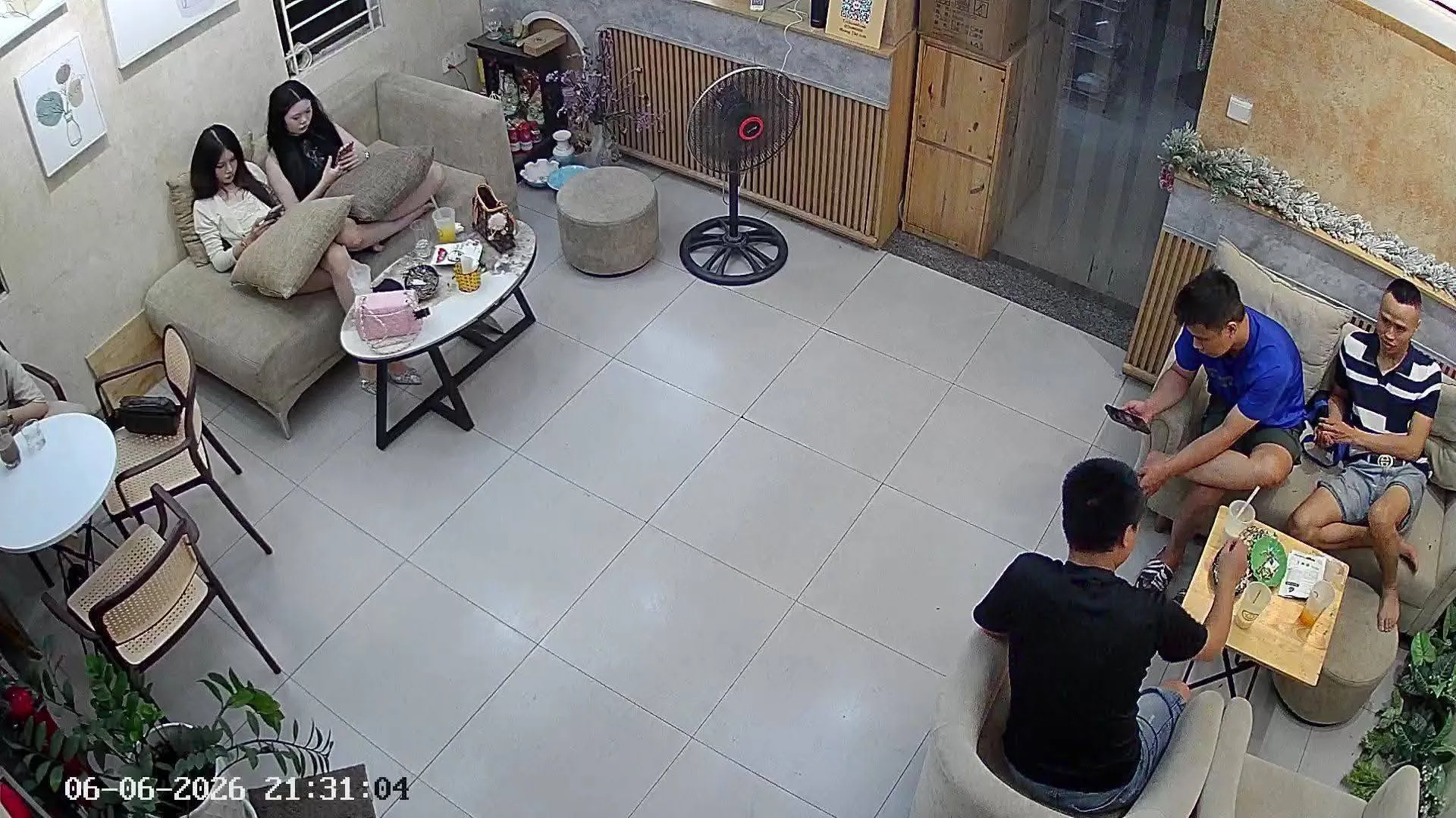 SANG LỖ 100TR QUÁN CAFE LÔ GÓC TRUNG YÊN, CẦU GIẤY – VỈA HÈ NGOÀI TRỜI 70M² KHỦNG, KHU VĂN PHÒNG - Ảnh 4