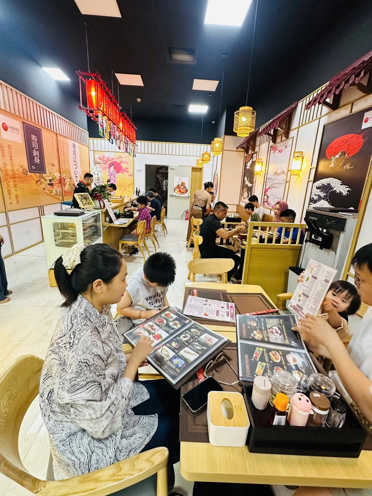SANG NHƯỢNG NHÀ HÀNG NHẬT CAO CẤP TẠI KĐT CIPUTRA, HÀ NỘI – FULL SETUP ĐẸP, TỆP KHÁCH NGOẠI QUỐC KHỦNG