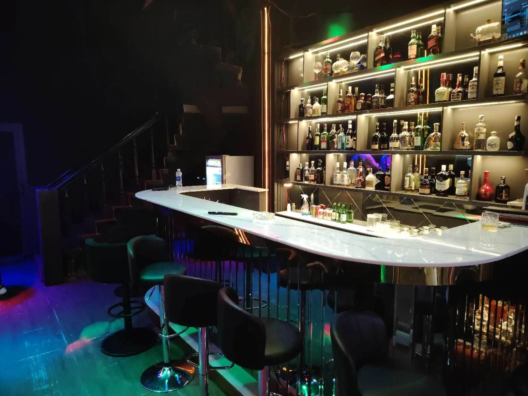 SANG NHƯỢNG QUÁN BAR – VỊ TRÍ ĐẮC ĐỊA ĐƯỜNG LÊ THÁNH TÔN, QUẬN 1