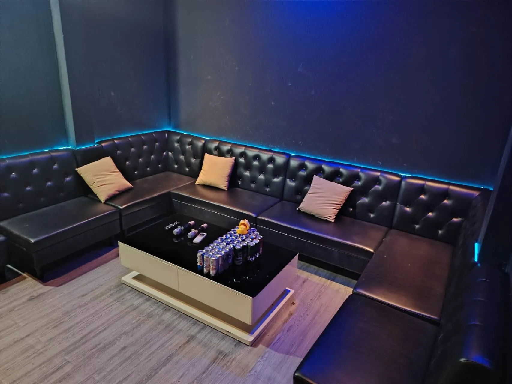SANG NHƯỢNG QUÁN BAR – VỊ TRÍ ĐẮC ĐỊA ĐƯỜNG LÊ THÁNH TÔN, QUẬN 1 - Ảnh 2