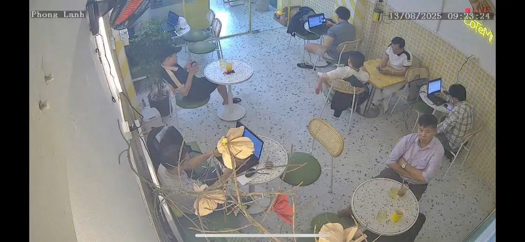 Sang nhượng quán cà phê mặt tiền đường Nguyễn Chí Thanh, Quận 5. - Ảnh 2
