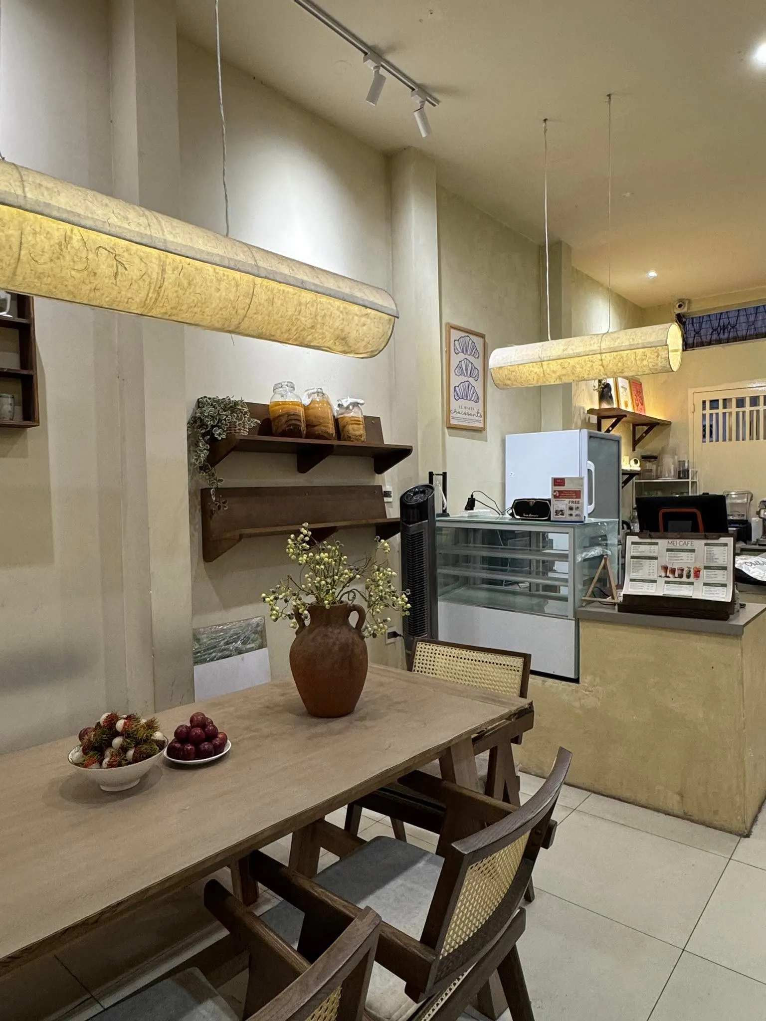 SANG NHƯỢNG QUÁN CAFE & ĐỒ ĂN NHANH – 2 MẶT TIỀN MẠC ĐĨNH CHI, QUẬN 1
