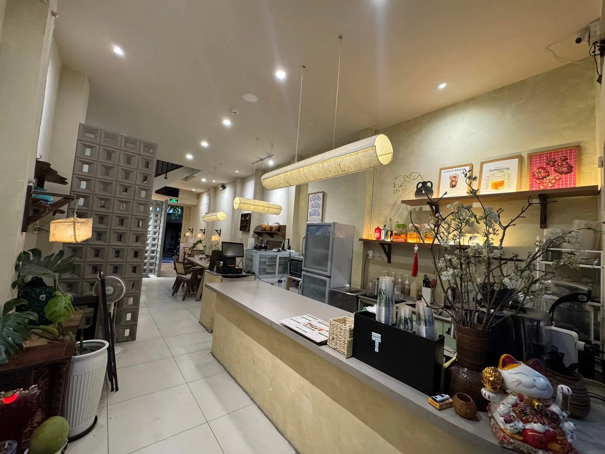 SANG NHƯỢNG QUÁN CAFE & ĐỒ ĂN NHANH – 2 MẶT TIỀN MẠC ĐĨNH CHI, QUẬN 1 - Ảnh 2