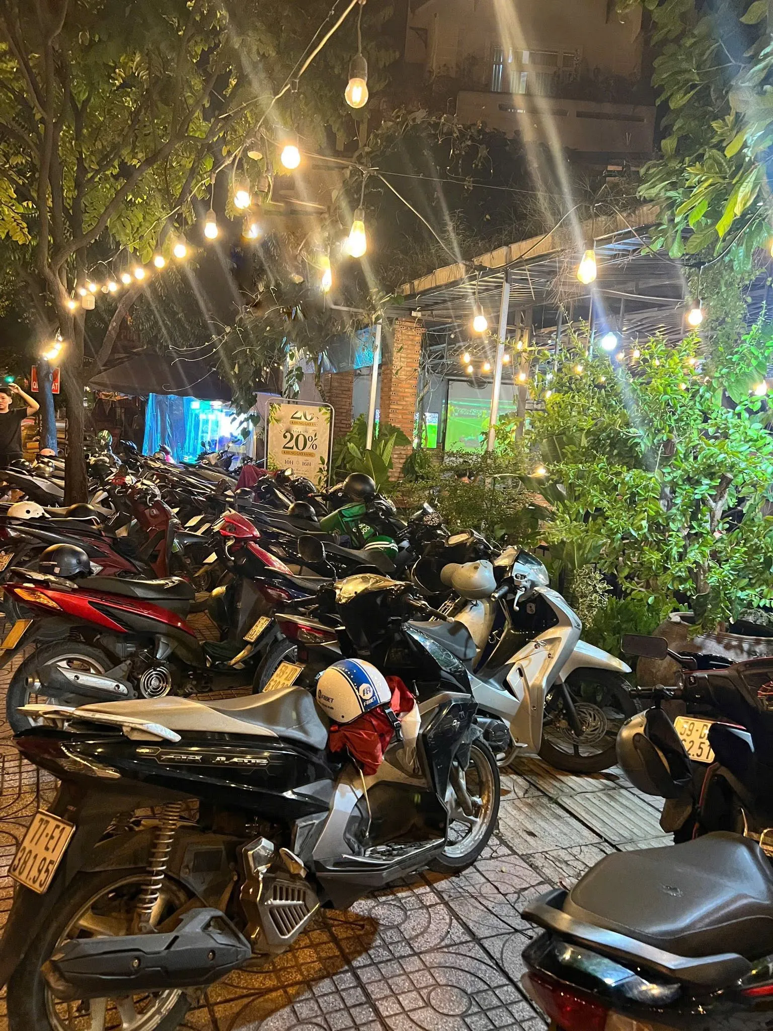 Sang quán Cafe 24/24 Phạm Văn Đồng ngang 20m, thu 5tr/ngày, giá 400tr