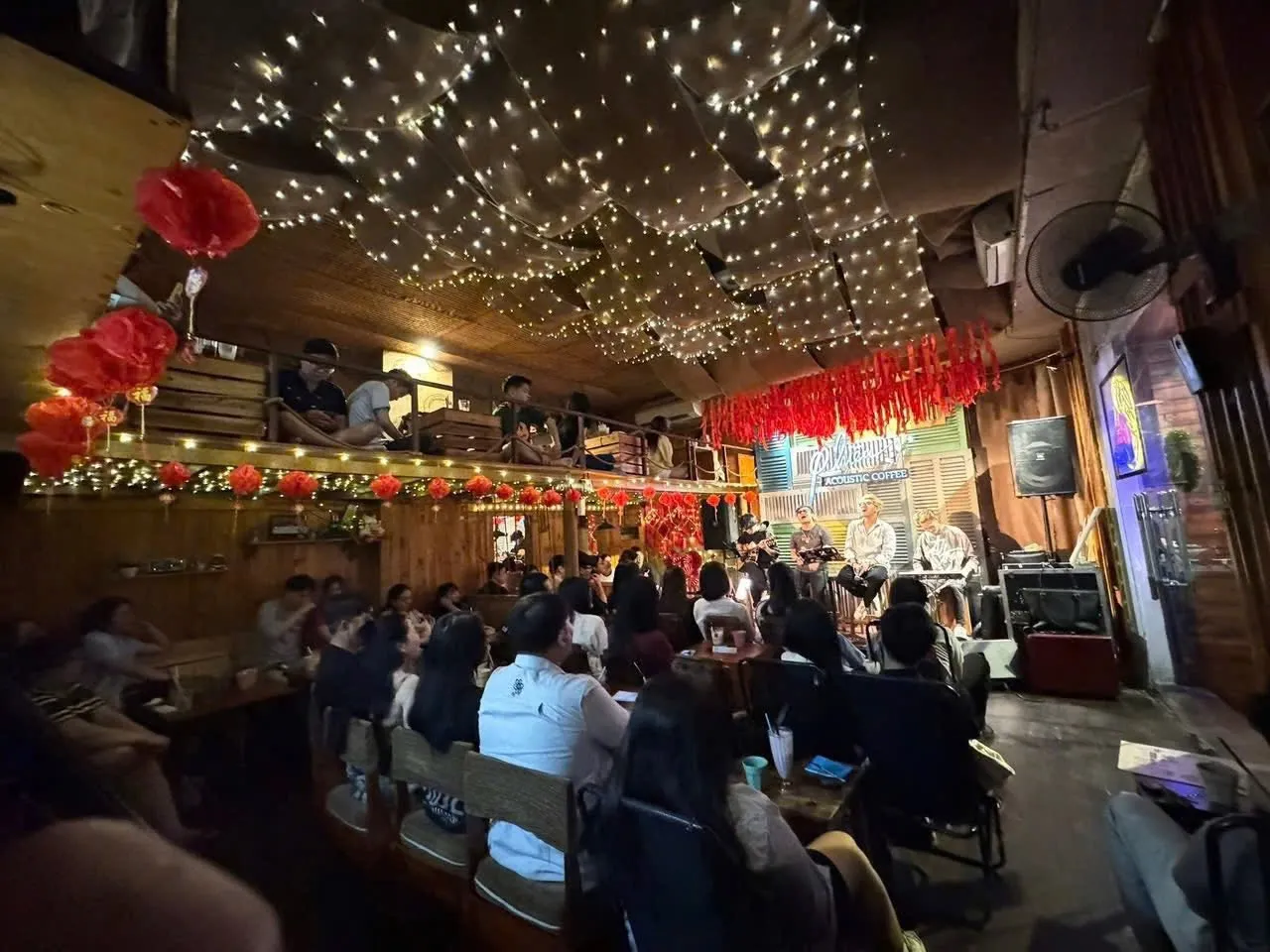 SANG QUÁN CAFE ACOUSTIC ĐANG ĐÔNG KHÁCH – TÔ HIẾN THÀNH Q10, GIÁ THUÊ SIÊU RẺ CHỈ 15TR - Ảnh 2
