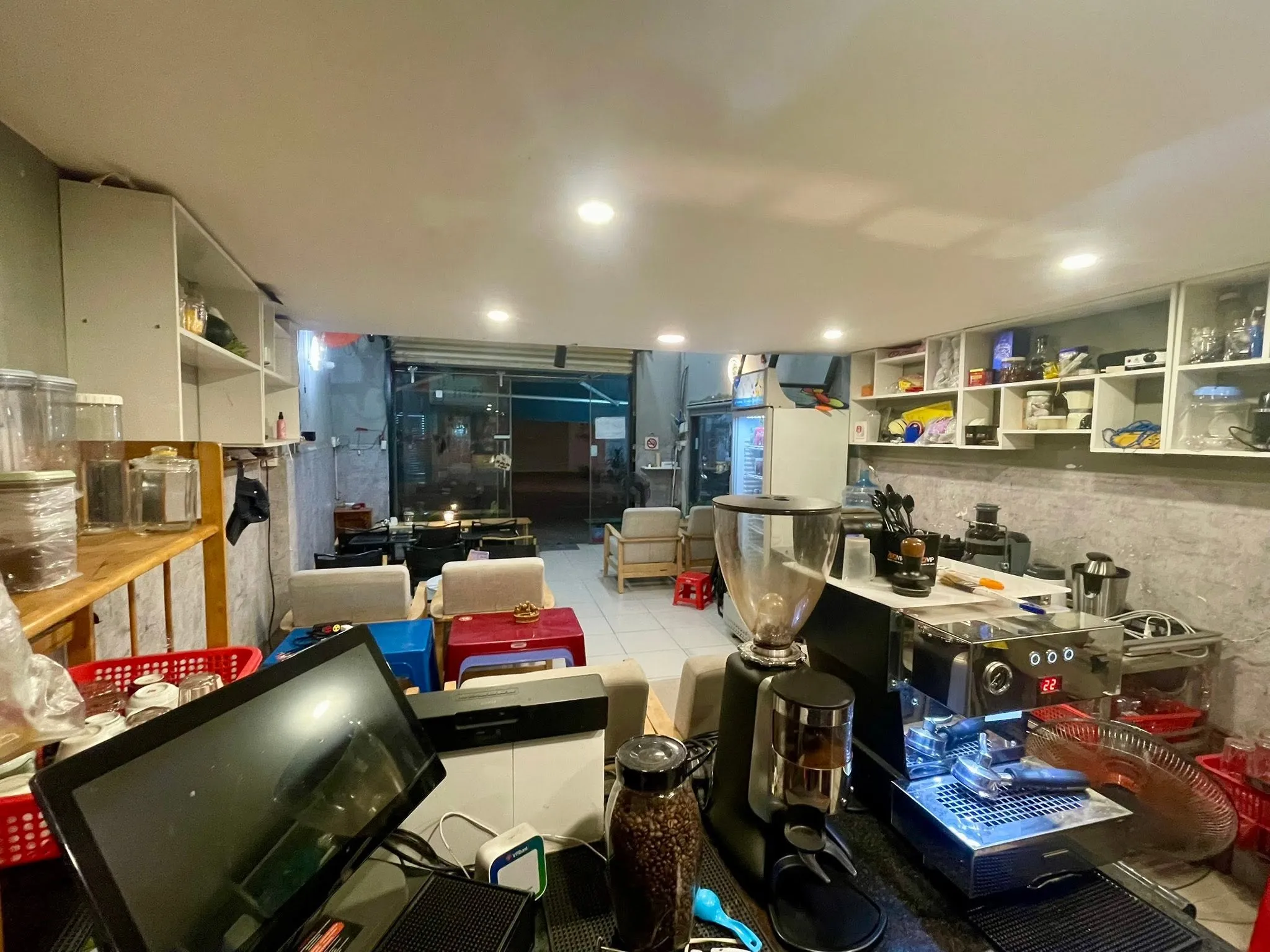 SANG QUÁN CAFE GÓC 2 MẶT TIỀN ĐƯỜNG HỒ BÁ PHẤN, QUẬN 9 – KẾ BÊN TRƯỜNG HỌC, VỪA Ở VỪA KINH DOANH - Ảnh 7
