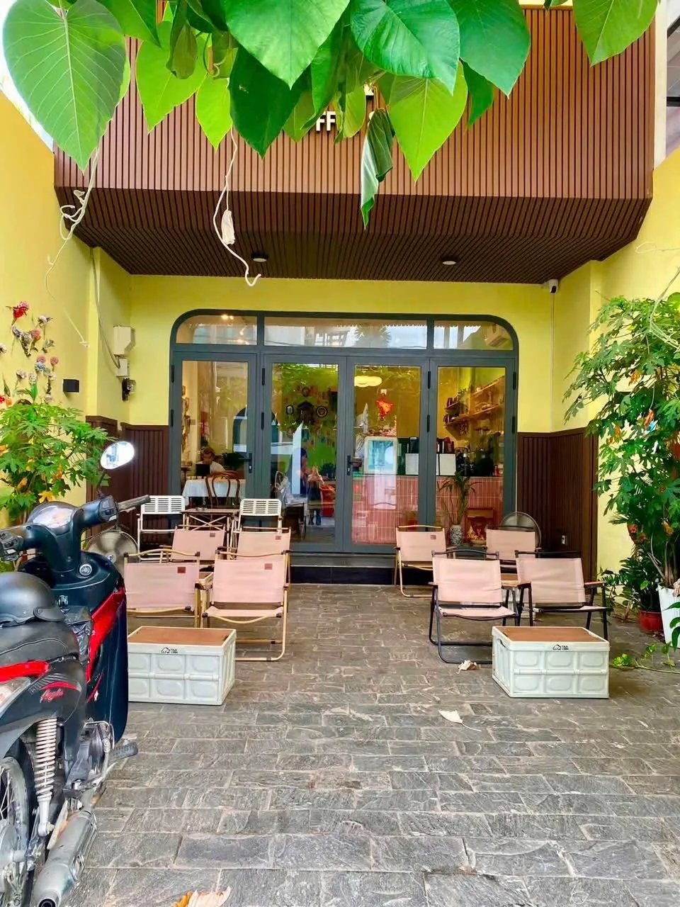 SANG QUÁN CAFE SÂN VƯỜN THẢO ĐIỀN, QUẬN 2 – KHU TÂY SẦM UẤT, CHI PHÍ ĐẦU TƯ HỢP LÝ