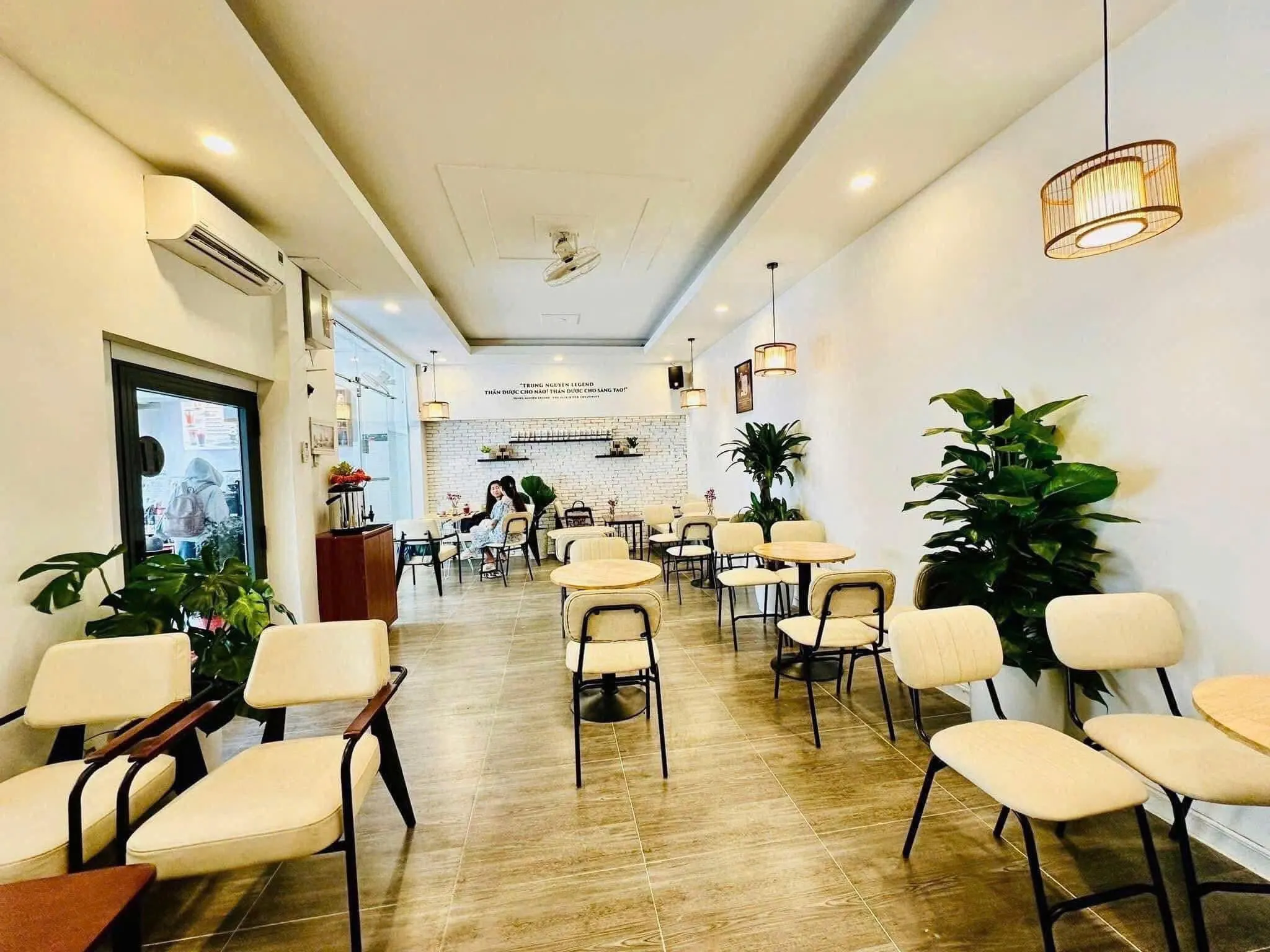 Sang quán Trung Nguyên E-Coffee 10x10m Quận 9, gần CĐ Kinh tế Đối ngoại, 180tr